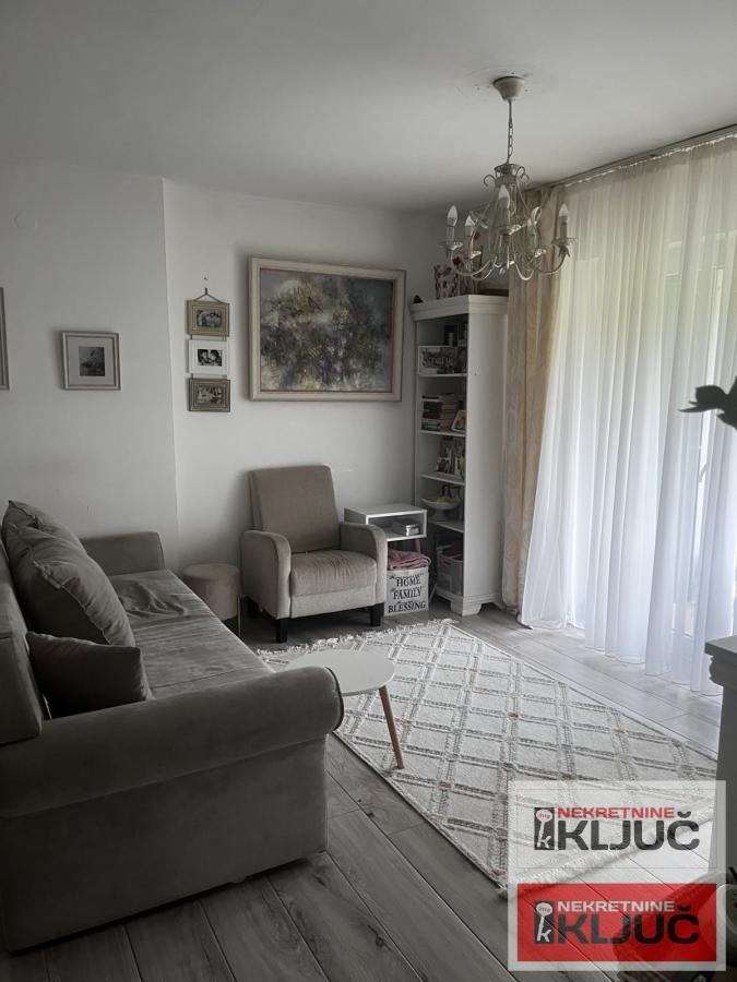 NOVO NASELJE, 53m2, Dvoiposoban, Renoviran, Šarengrad 1