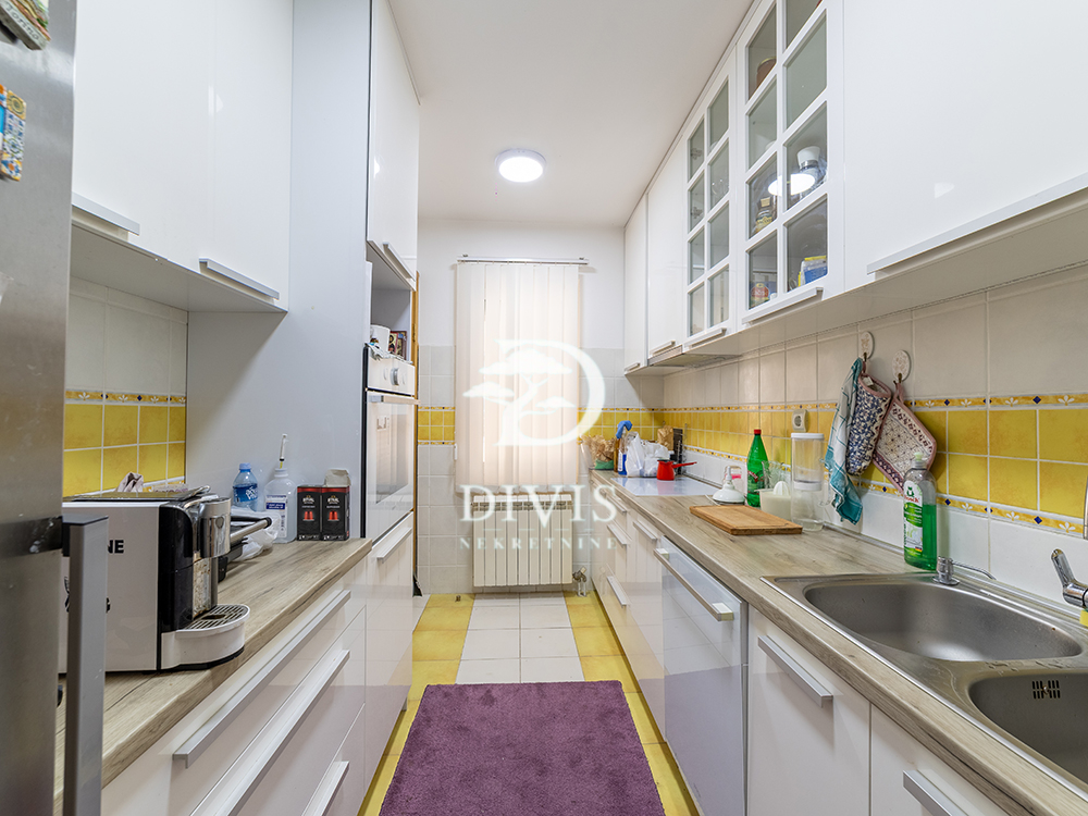 Višnjička banja  kuća sa bazenom  4 etaže  302m2 3