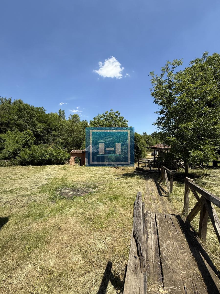 U ponudi stara autentična kuća,veoma poznata po snimanju serije Koreni. 36