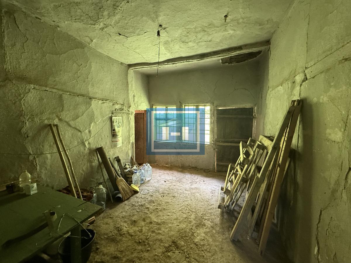 U ponudi stara autentična kuća,veoma poznata po snimanju serije Koreni. 20