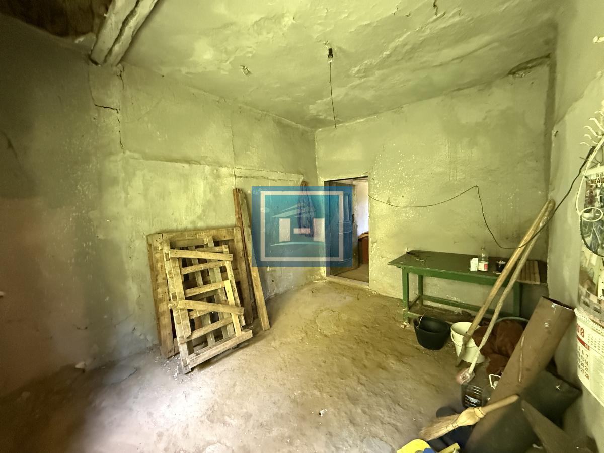 U ponudi stara autentična kuća,veoma poznata po snimanju serije Koreni. 21