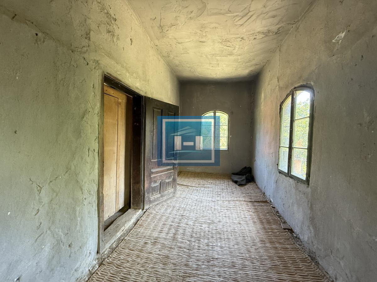 U ponudi stara autentična kuća,veoma poznata po snimanju serije Koreni. 25