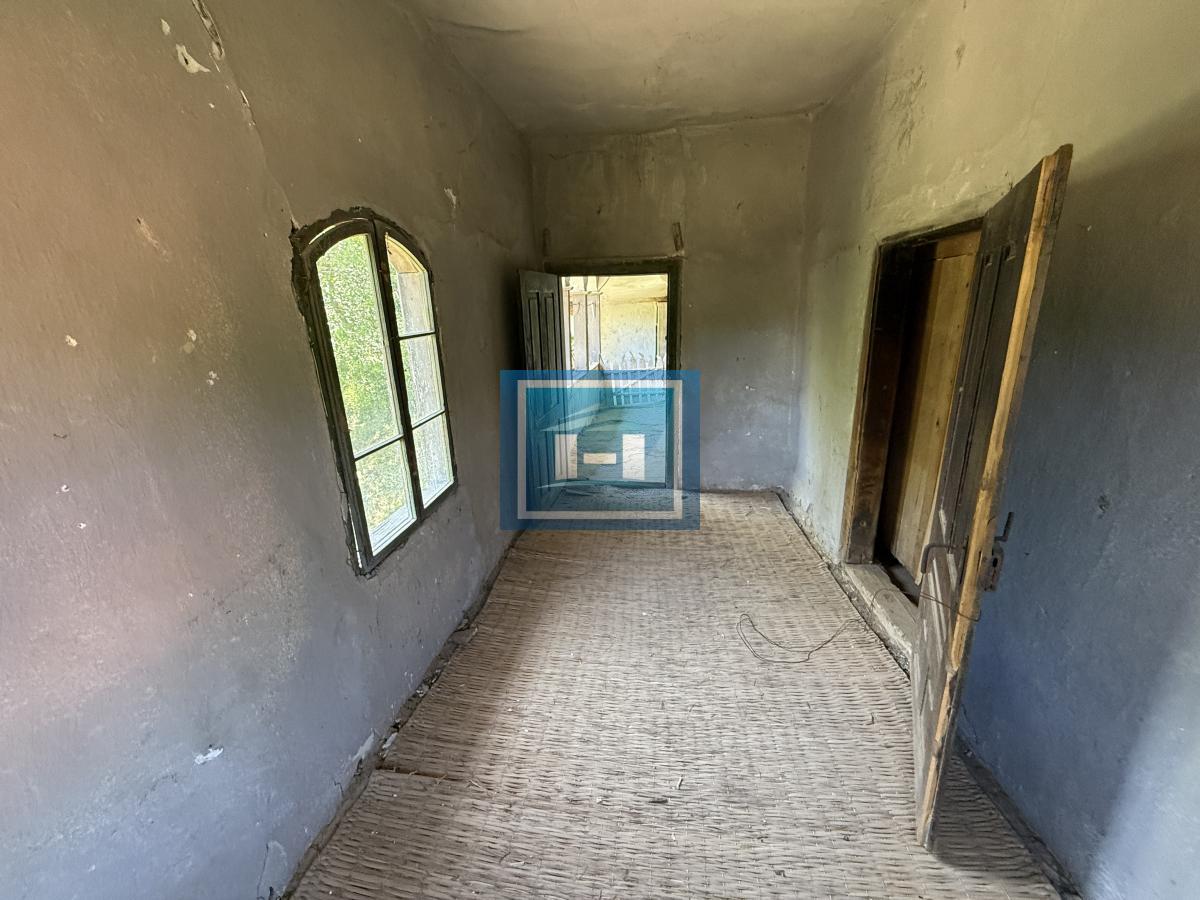 U ponudi stara autentična kuća,veoma poznata po snimanju serije Koreni. 26