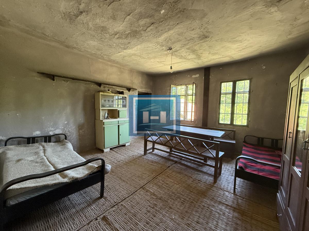 U ponudi stara autentična kuća,veoma poznata po snimanju serije Koreni. 15