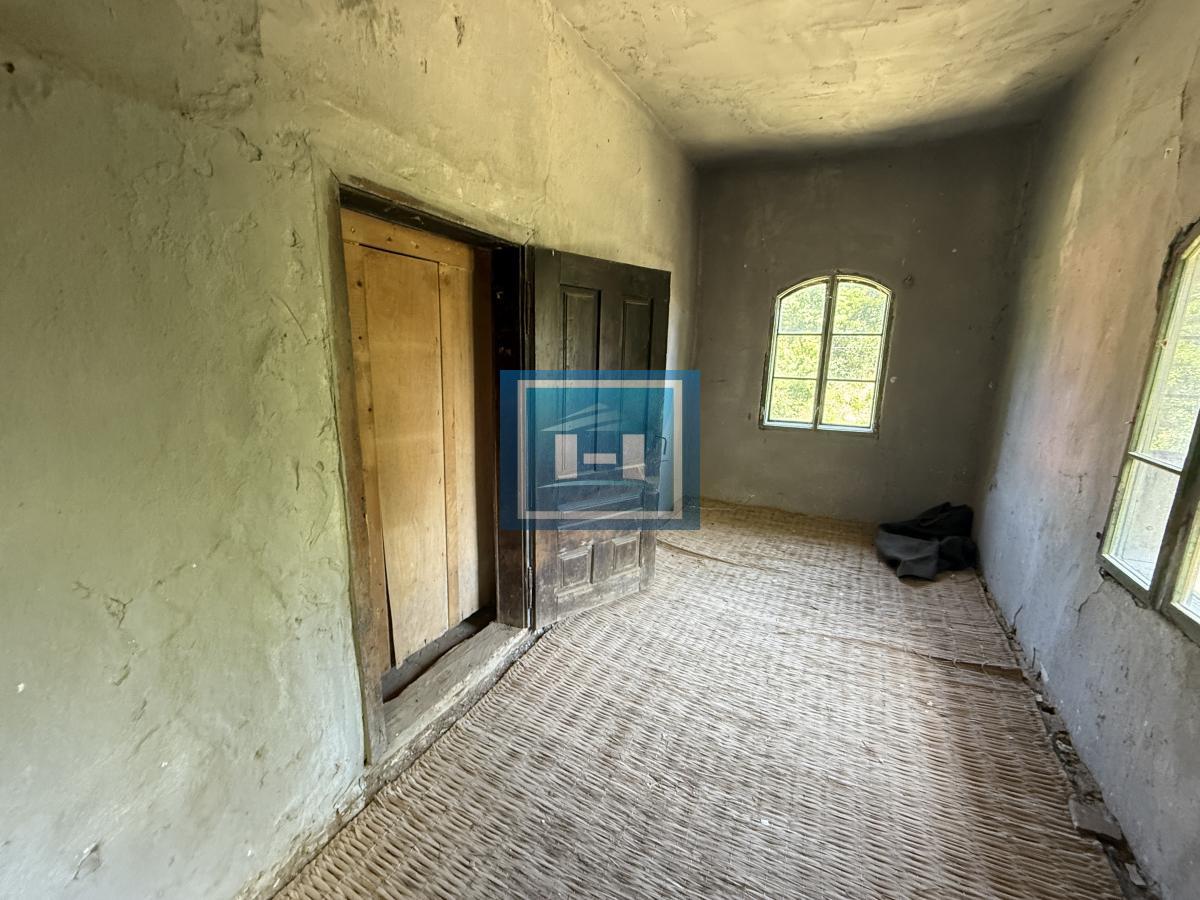 U ponudi stara autentična kuća,veoma poznata po snimanju serije Koreni. 28