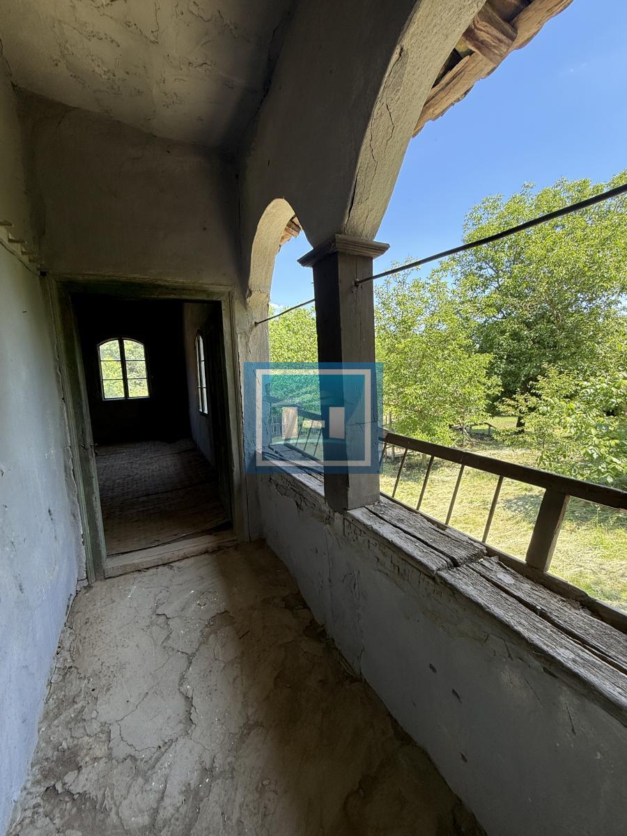 U ponudi stara autentična kuća,veoma poznata po snimanju serije Koreni. 29