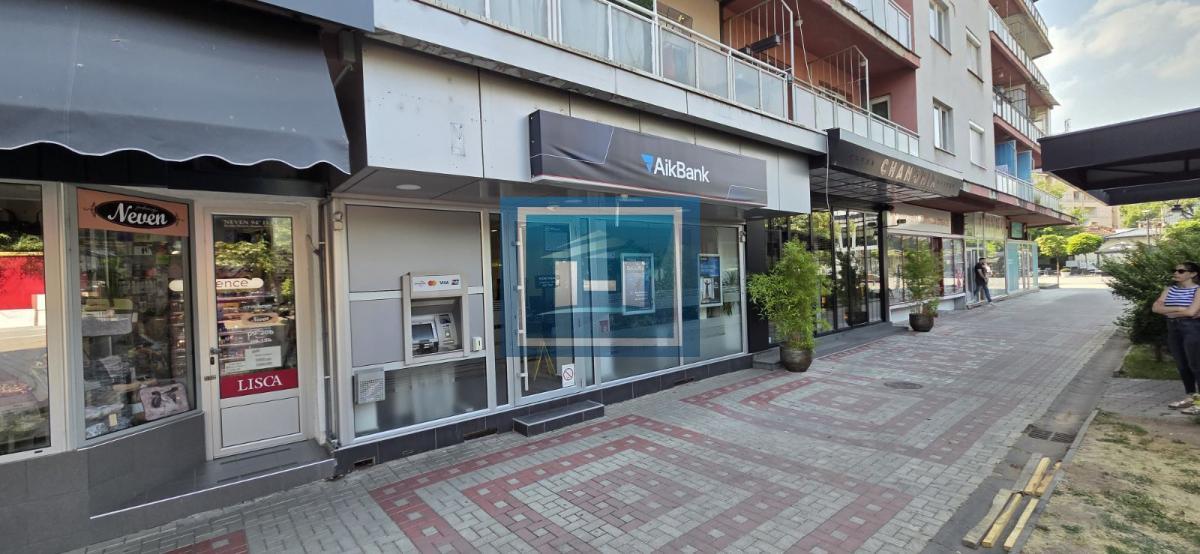 Lokal u centru grada za izdavanje 2