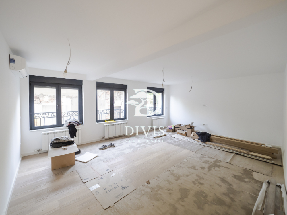 Nov sedmosoban stan sa dvorištem na Dorćolu  229m2 1