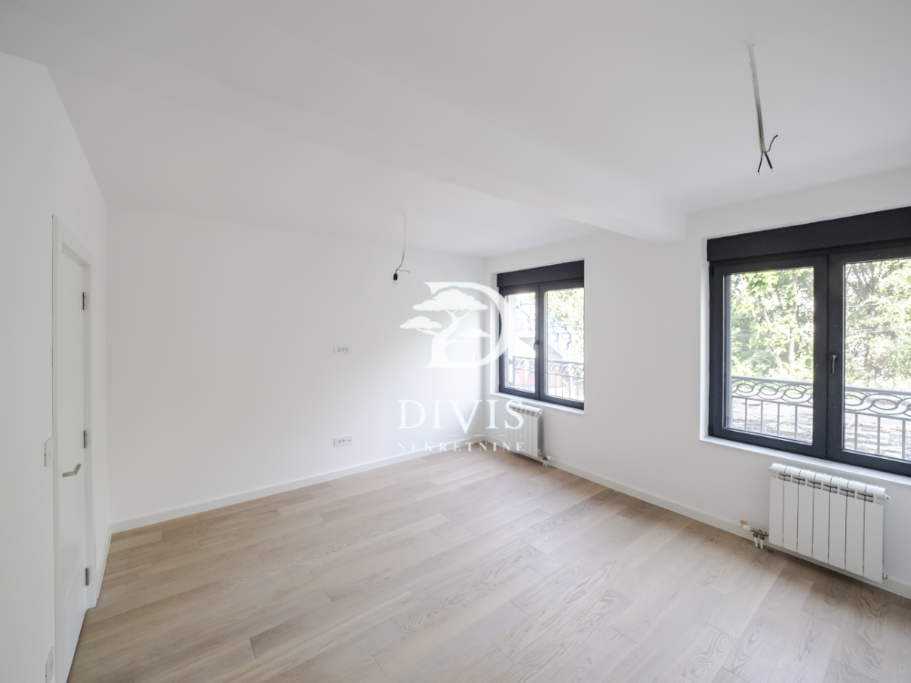 Nov sedmosoban stan sa dvorištem na Dorćolu  229m2 2