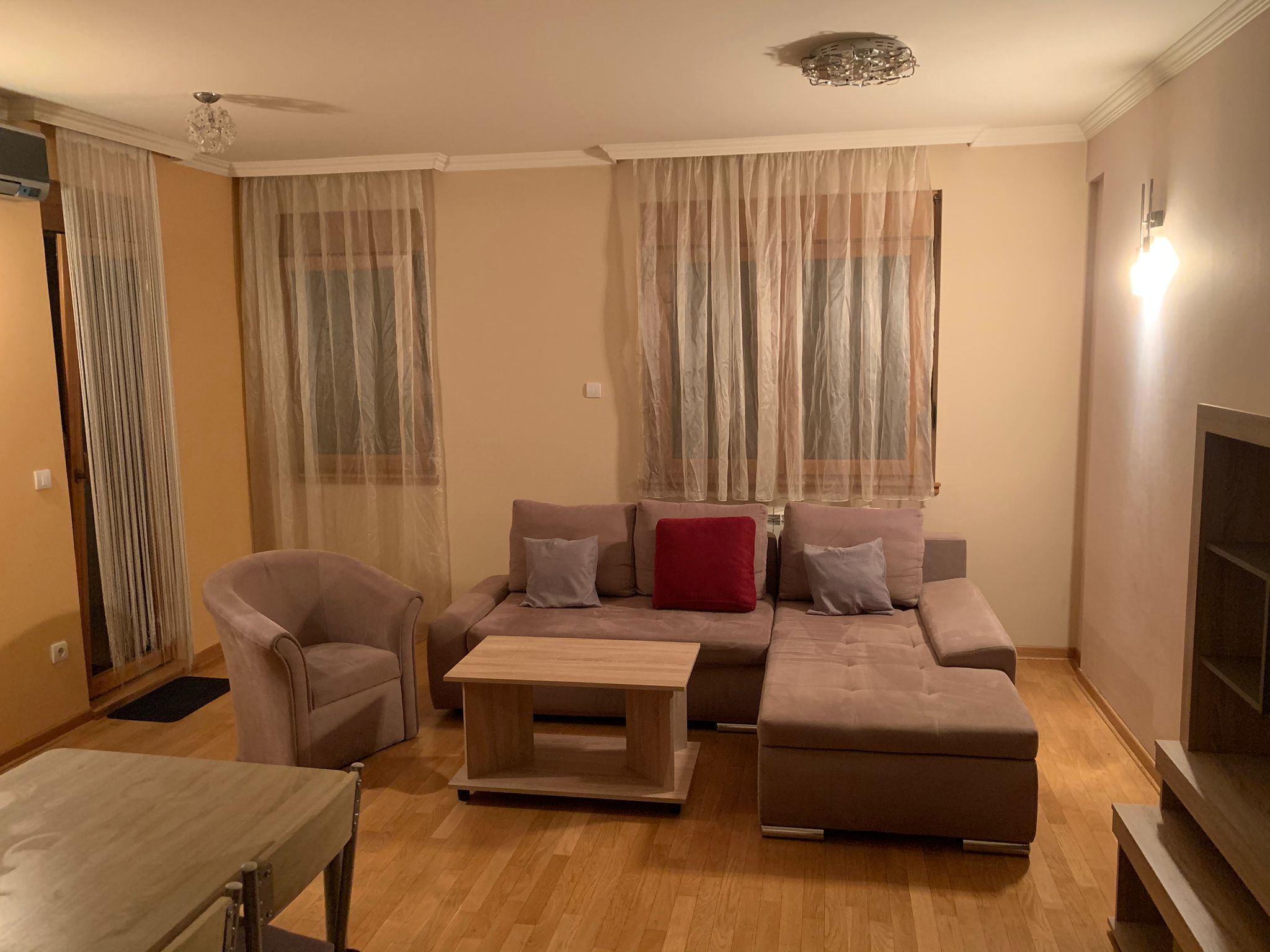 Izdajem potpuno namesten dvosoban stan 55 m2  Zvezdara  Zahumska 2