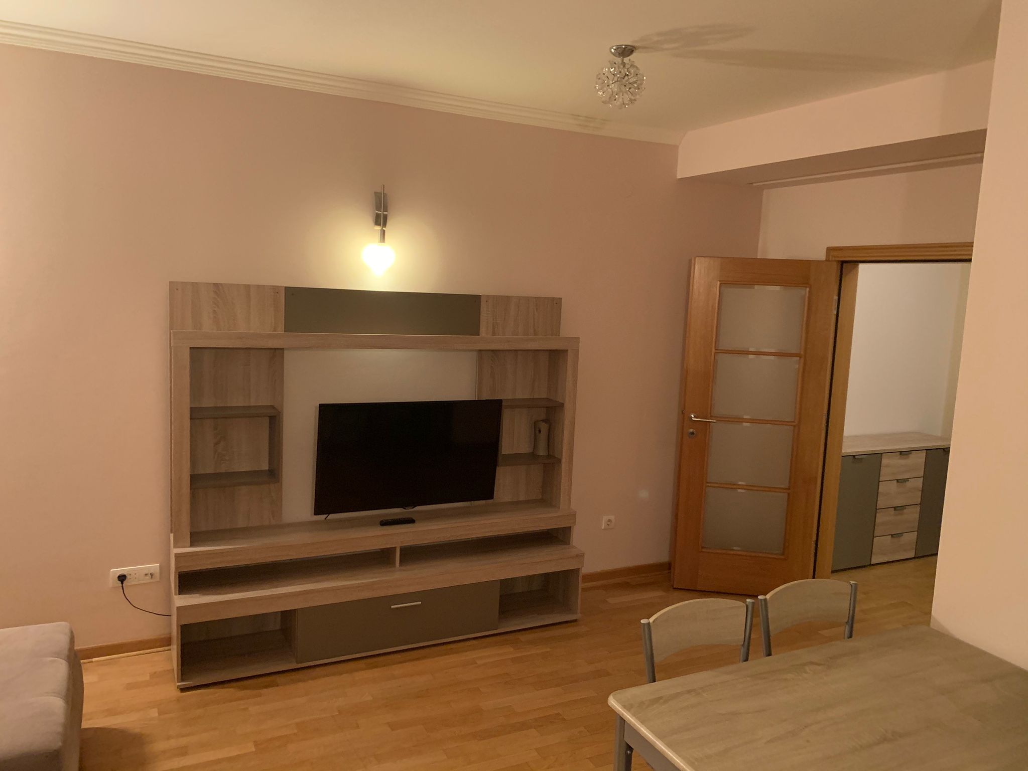 Izdajem potpuno namesten dvosoban stan 55 m2  Zvezdara  Zahumska 3