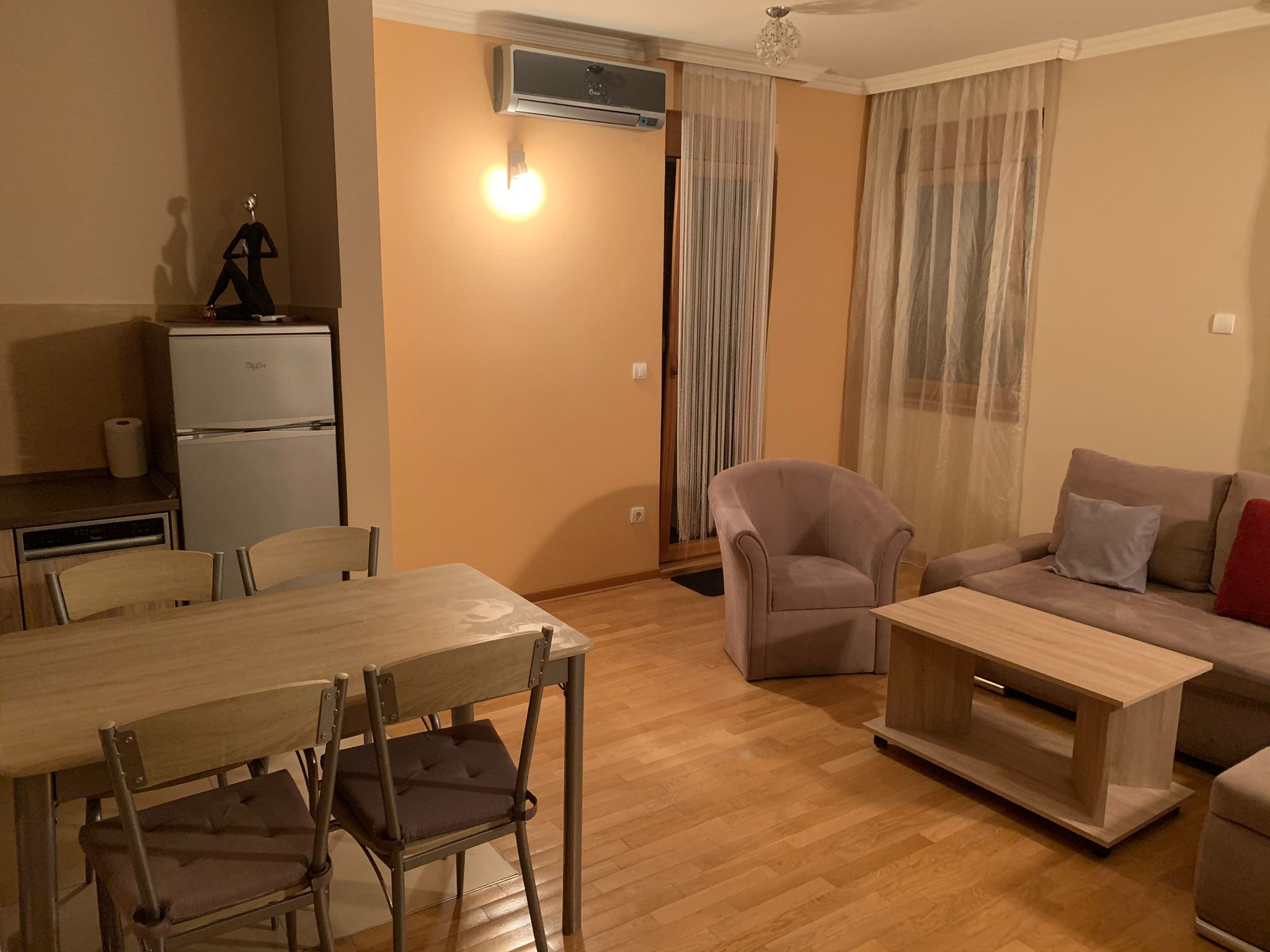 Izdajem potpuno namesten dvosoban stan 55 m2  Zvezdara  Zahumska 4