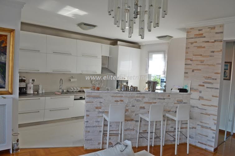 Izdavanje lux Vracar Penthouse   5 0   garaza   terasa 30m2 2