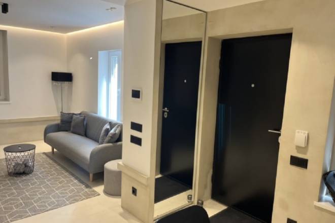 Izdajemo renoviran 2 0 dupleks na Crvenom krstu  50m2 3