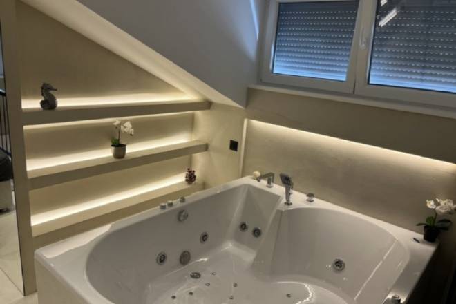 Izdajemo renoviran 2 0 dupleks na Crvenom krstu  50m2 5