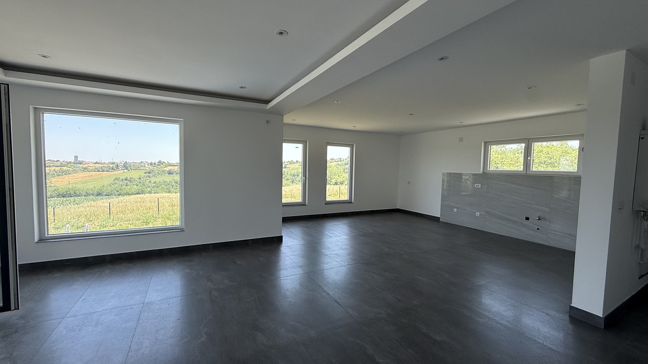 Sopot uknjižena kuća sa bazenom  136m2  10a placa 2