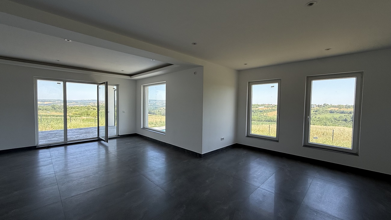 Sopot uknjižena kuća sa bazenom  136m2  10a placa 1