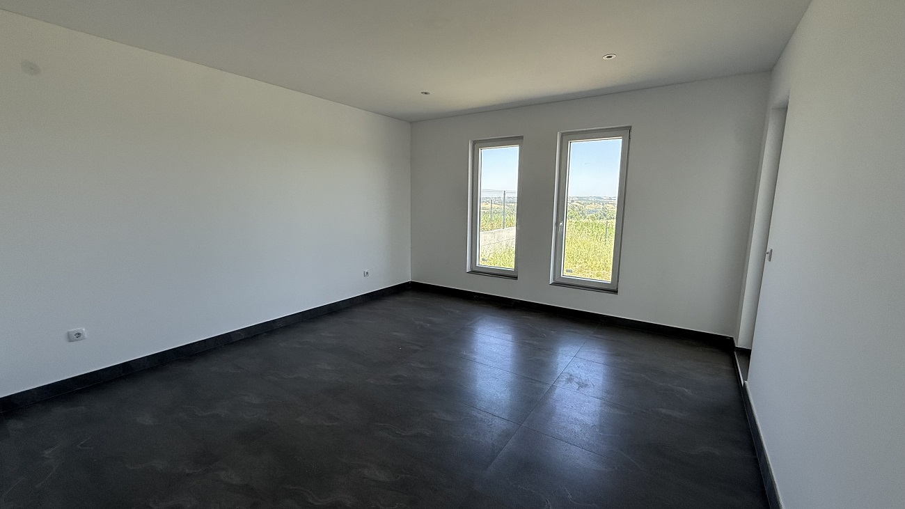 Sopot uknjižena kuća sa bazenom  136m2  10a placa 5