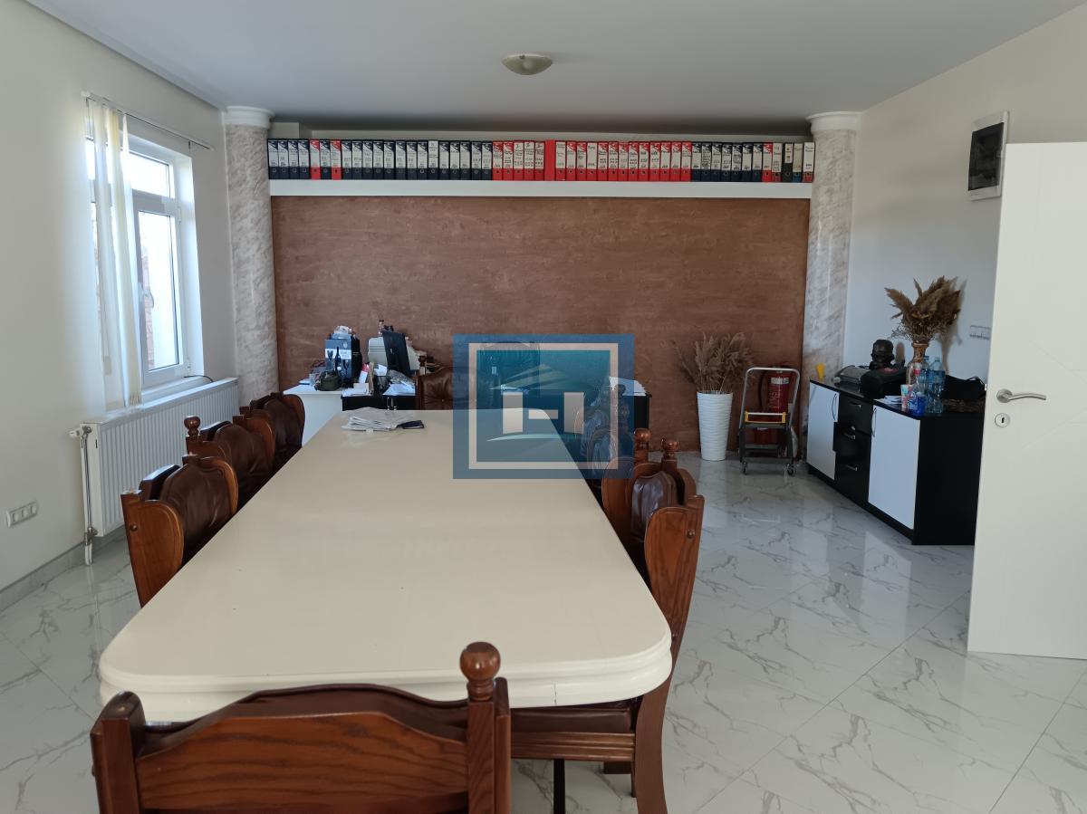 Idealno za preduzetnike – Kuća sa halom i vagom do 60 tona! 10