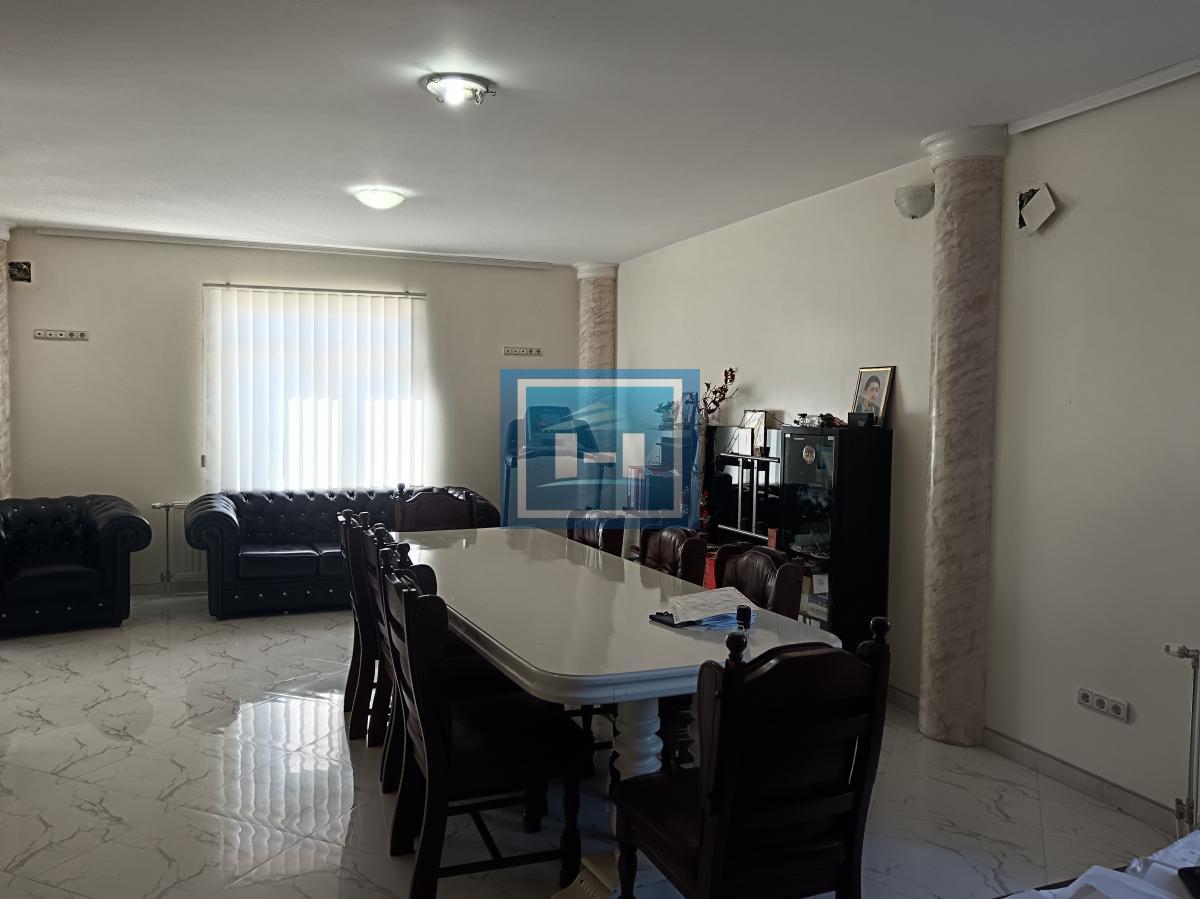 Idealno za preduzetnike – Kuća sa halom i vagom do 60 tona! 12