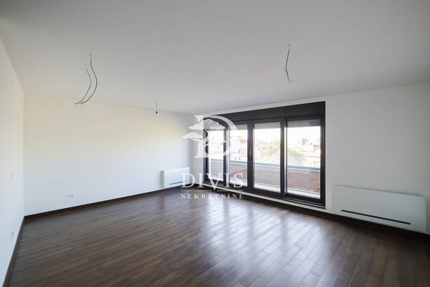 Prodajemo odličan 4 0 stan  119m2  Loznička ulica 3