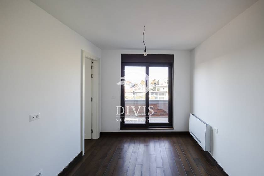 Prodajemo odličan 4 0 stan  119m2  Loznička ulica 5