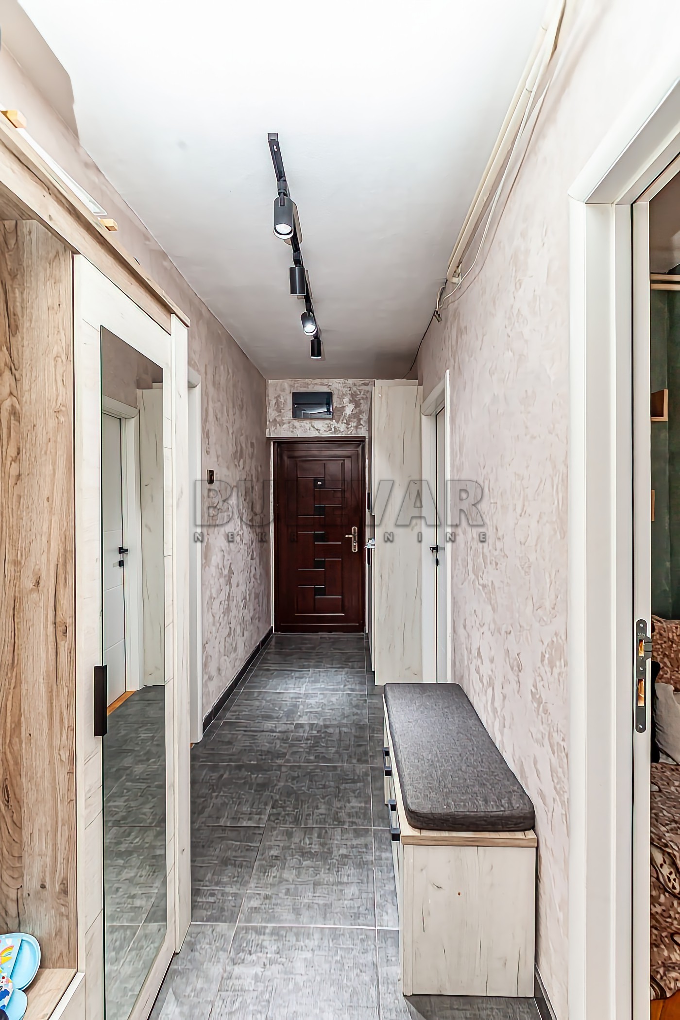 četvorosoban stan, 97 m2, Medijana, Kozaračka ID: p-014322 9