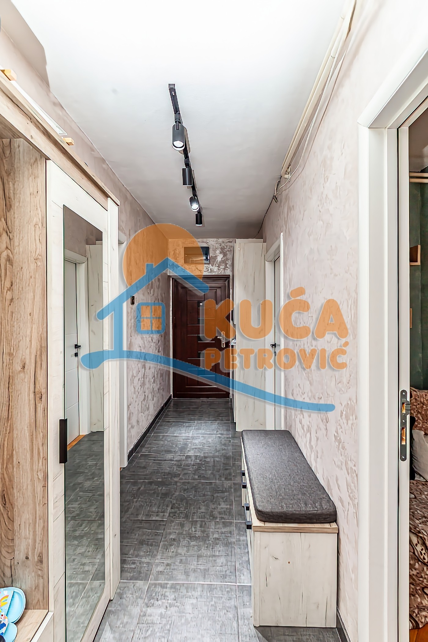 četvorosoban stan, 97 m2, Medijana, Kozaračka ID: p-014322 9