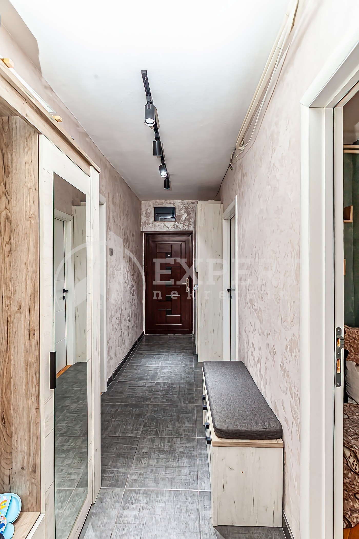 četvorosoban stan, 97 m2, Medijana, Kozaračka ID: p-014322 9