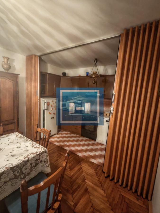 Na prodaju prostrana kuća u Tekiji 14