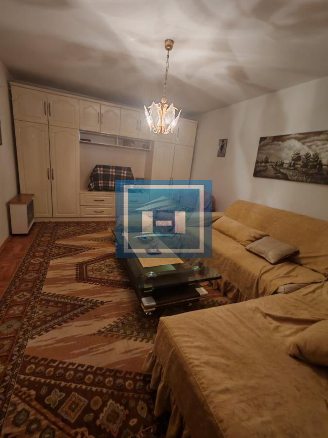 Na prodaju prostrana kuća u Tekiji 16