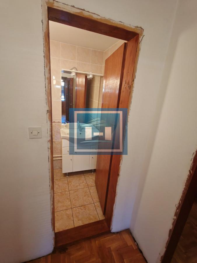 Na prodaju prostrana kuća u Tekiji 22