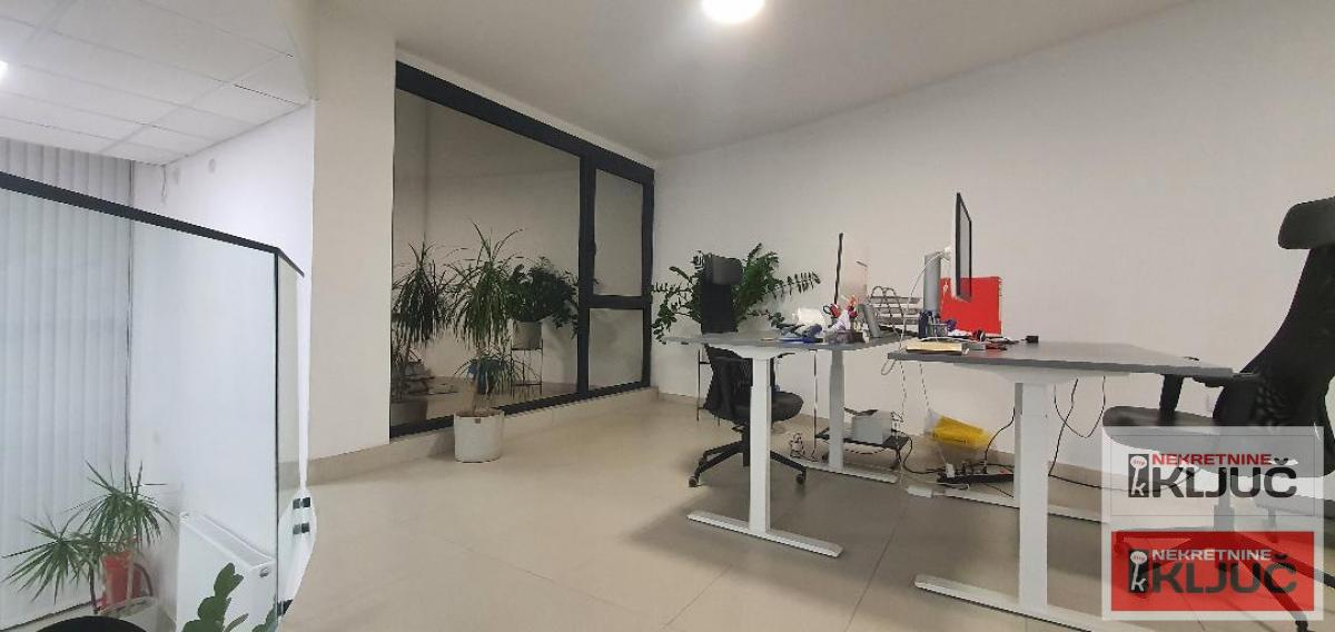 TELEP IZDAJE SE MODERNO OPREMLJEN POSLOVNI PROSTOR SA 3 PARKING MESTA 4