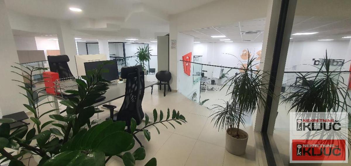 TELEP IZDAJE SE MODERNO OPREMLJEN POSLOVNI PROSTOR SA 3 PARKING MESTA 7