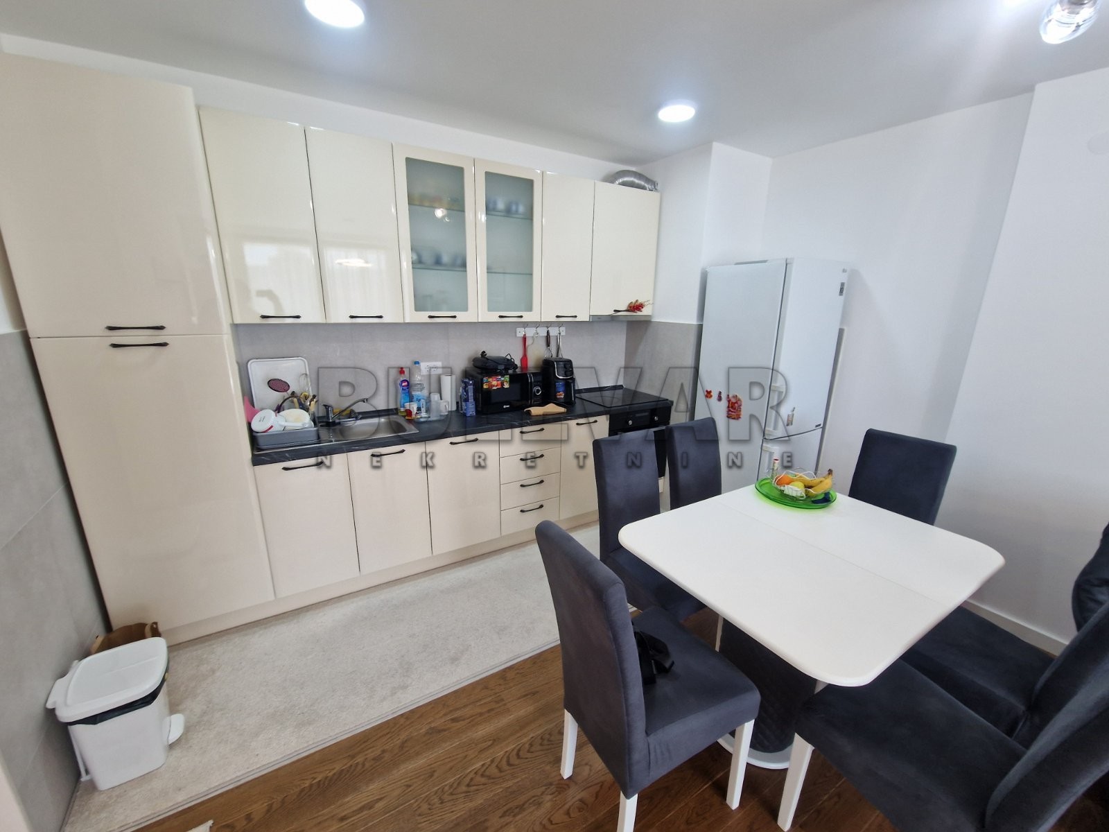 Trosoban stan, 81 m2, Bulevar Nemanjića, Blagoja Parovića ID: p-014324 4