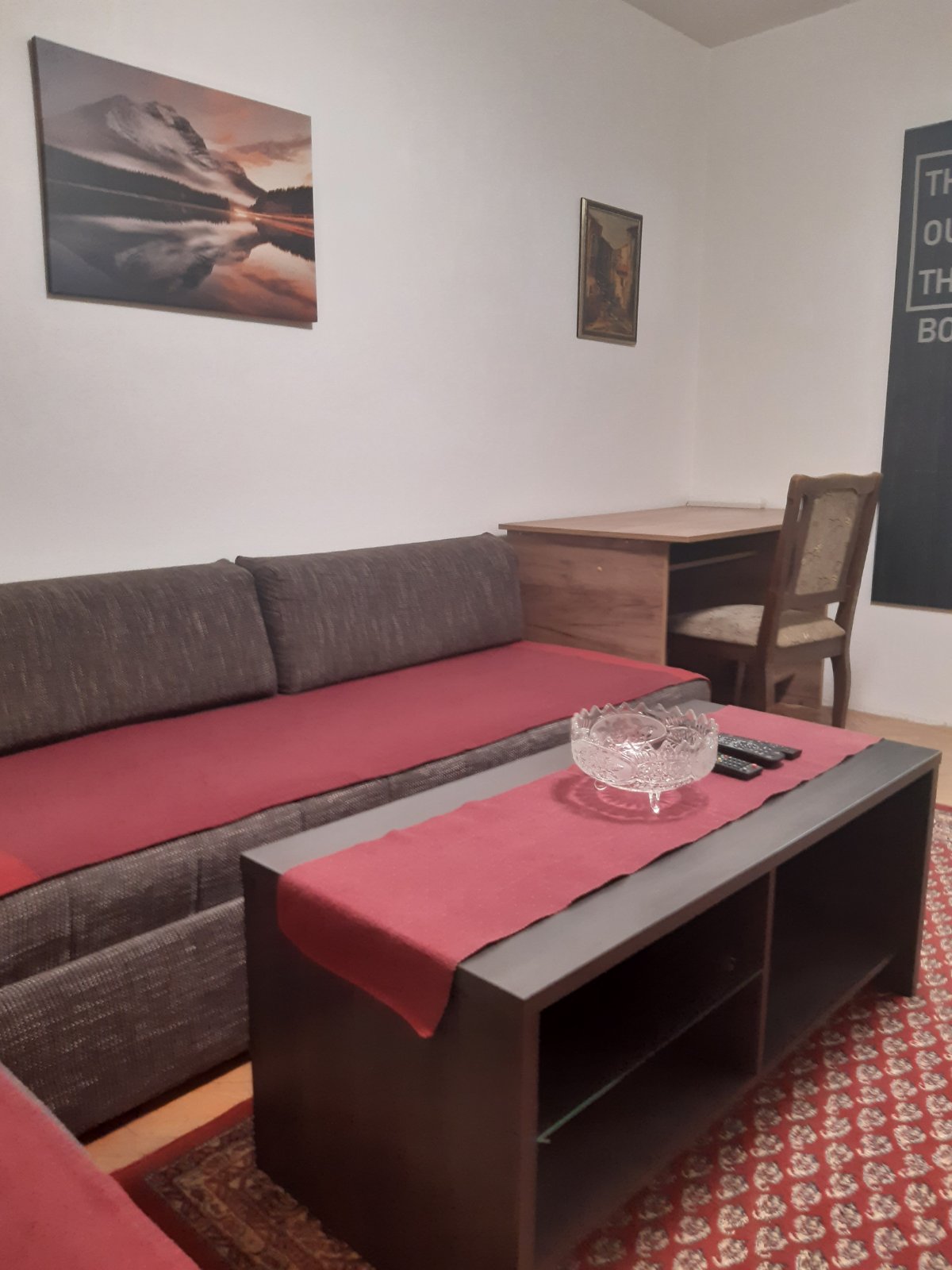 Izdaje se dvosoban stan u strogom centru Niša 5 minuta od medecinskog fakulteta  Dostupan od 01 08 2025 3