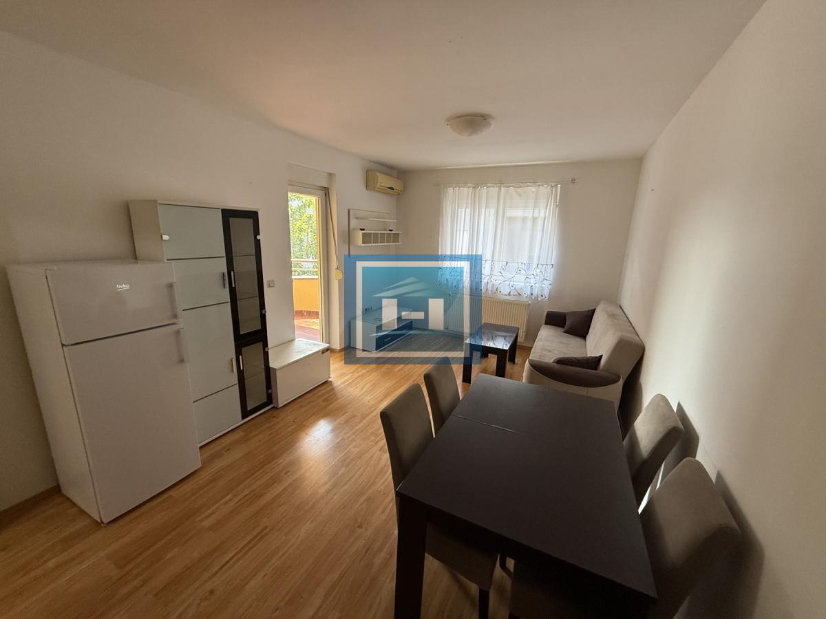 Izdaje se stan u centru grada – mirna oaza u srcu urbanog života 2