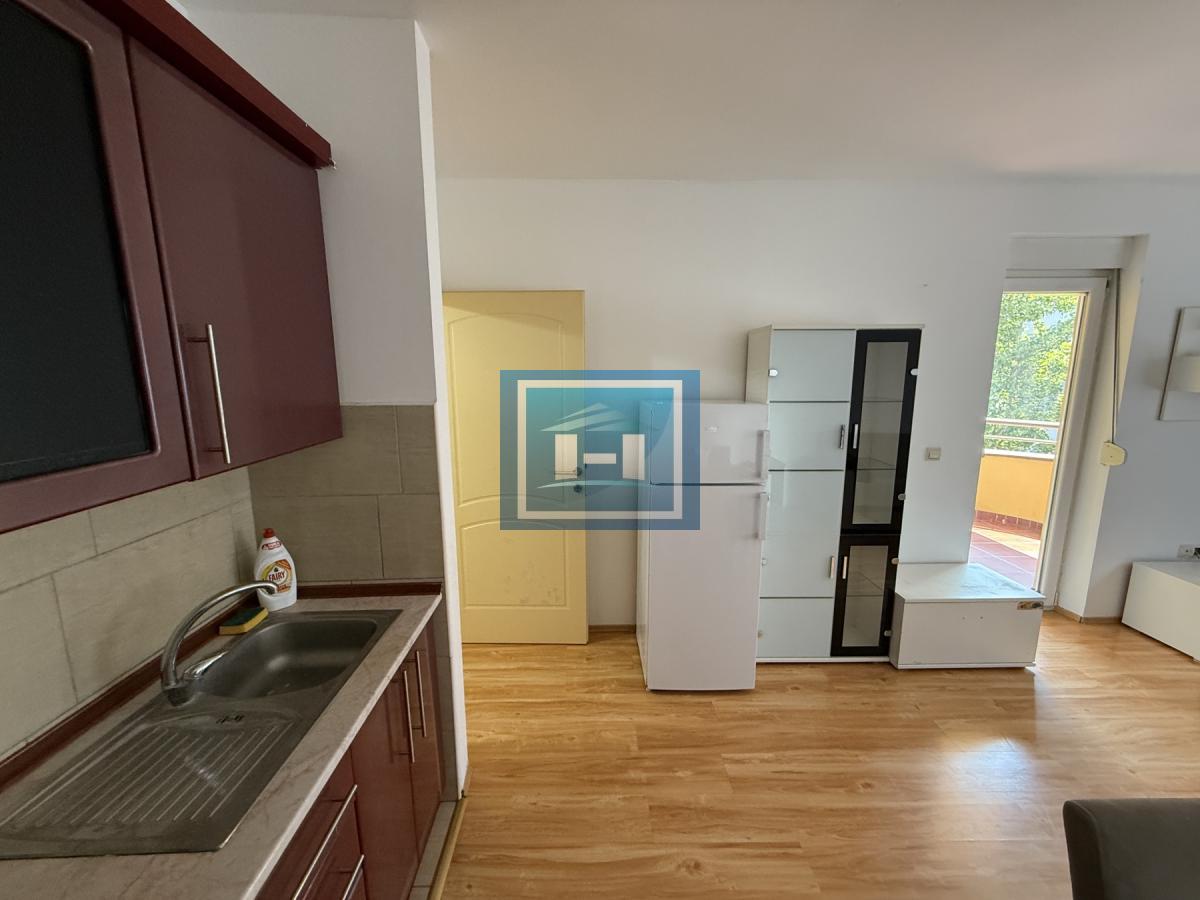 Izdaje se stan u centru grada – mirna oaza u srcu urbanog života 5