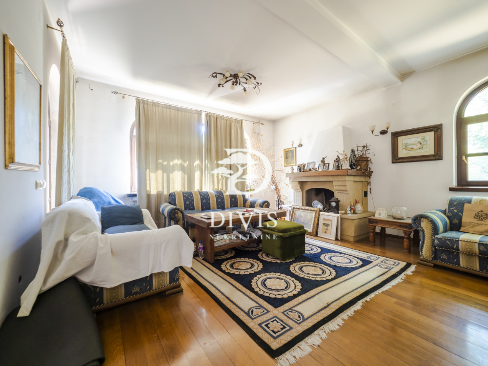 Prodajemo odličnu kuću na Konjarniku  391m2  20 ari placa 1