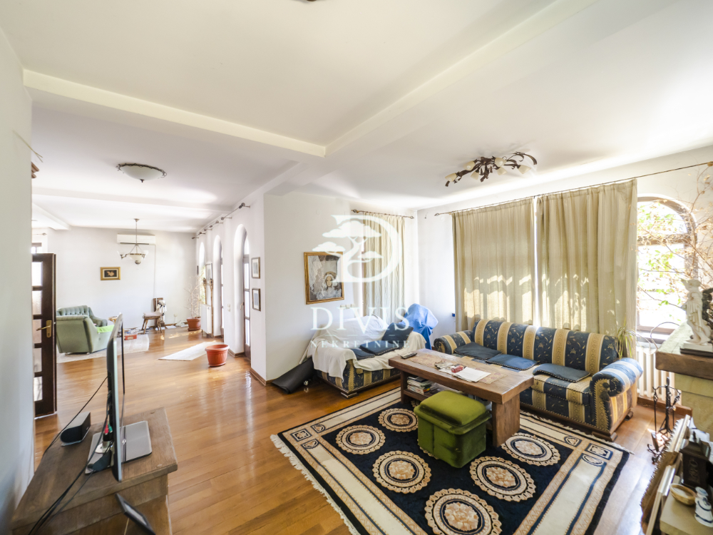 Prodajemo odličnu kuću na Konjarniku  391m2  20 ari placa 2