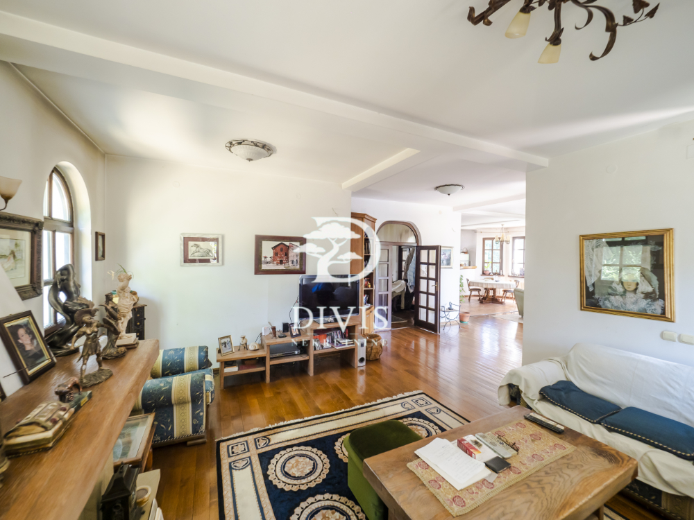 Prodajemo odličnu kuću na Konjarniku  391m2  20 ari placa 3