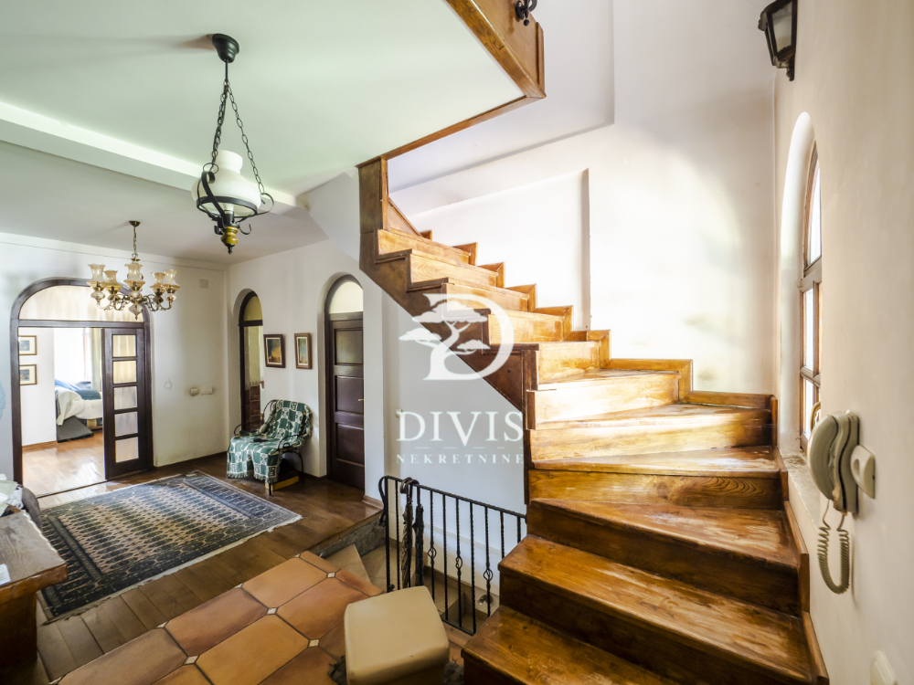 Prodajemo odličnu kuću na Konjarniku  391m2  20 ari placa 4