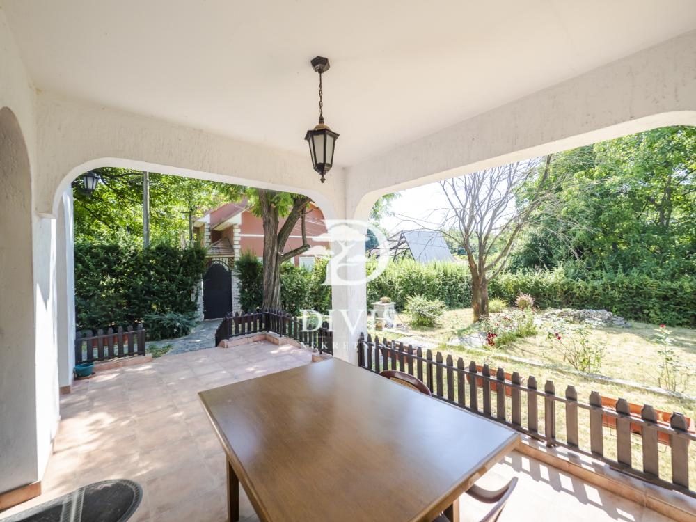 Prodajemo odličnu kuću na Konjarniku  391m2  20 ari placa 5