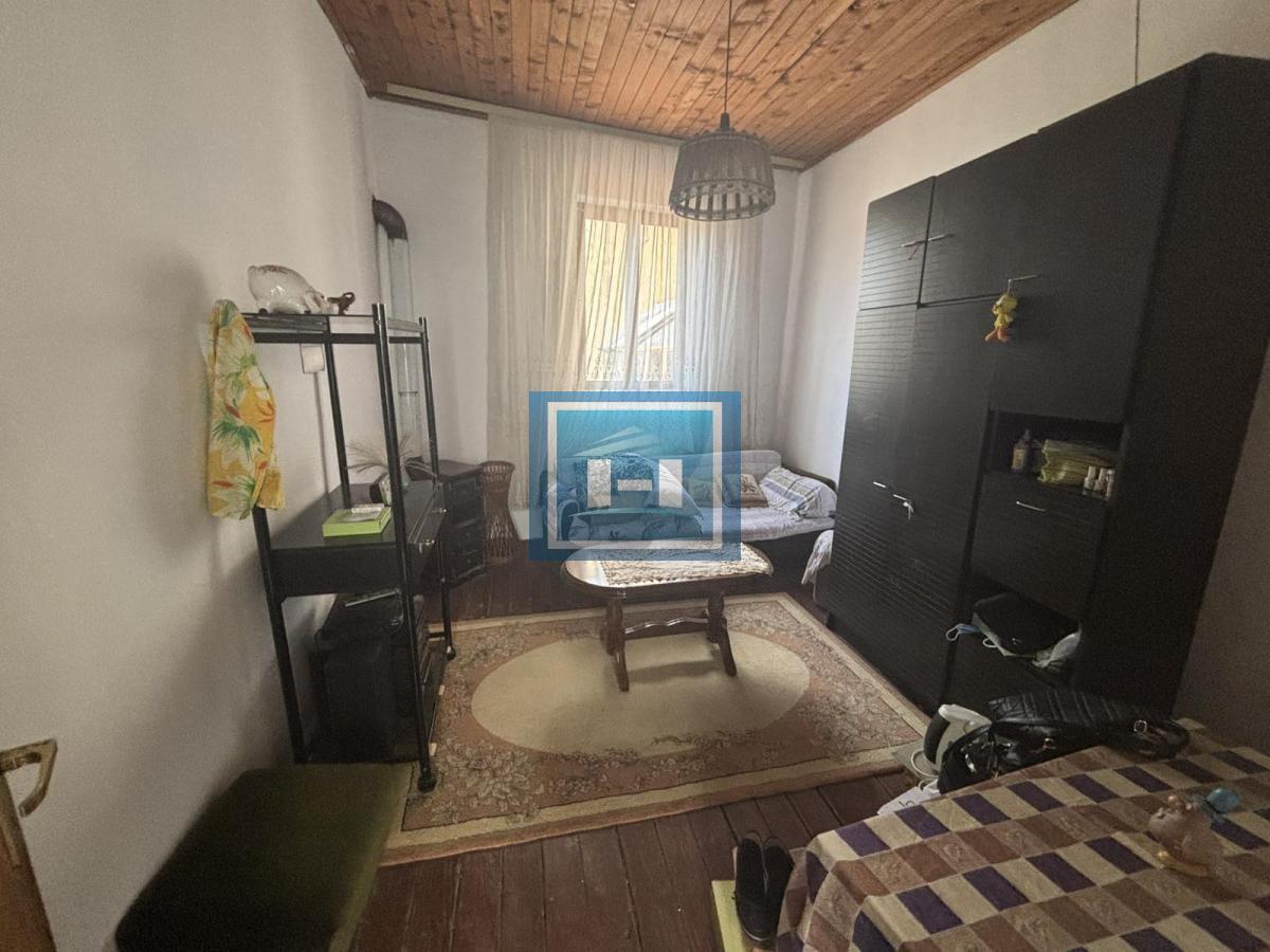 Prostrana kuca u centru Raznja 5