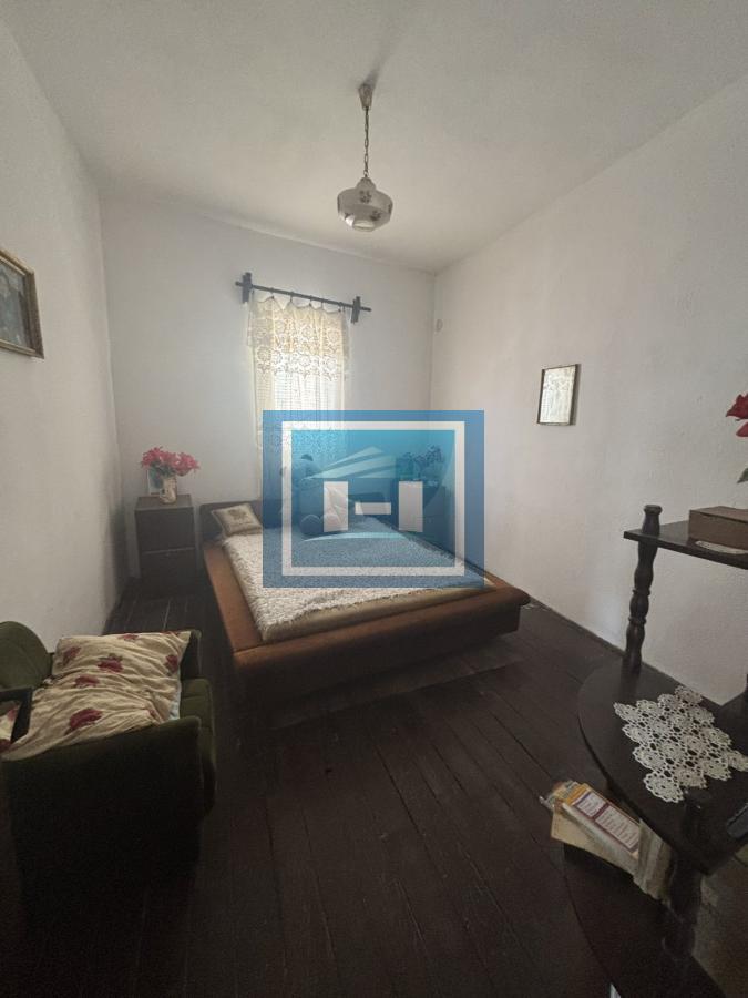 Prostrana kuca u centru Raznja 7