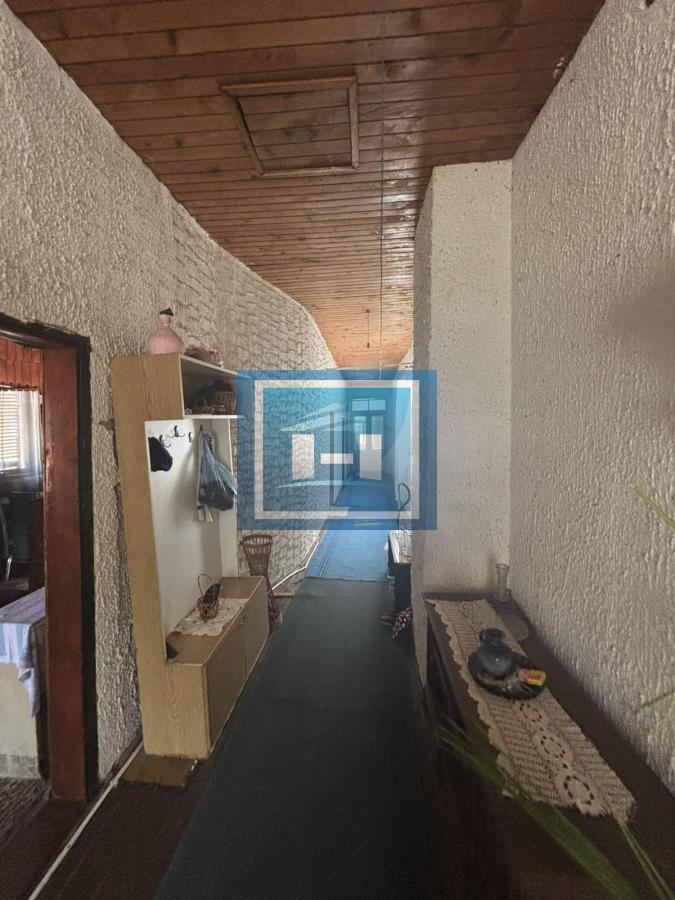 Prostrana kuca u centru Raznja 10