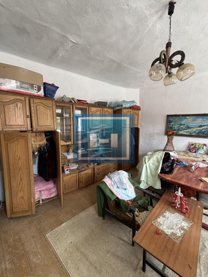 Prostrana kuca u centru Raznja 11