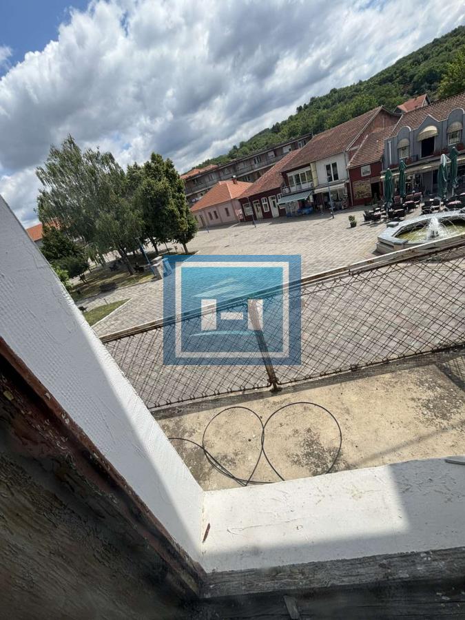 Prostrana kuca u centru Raznja 13