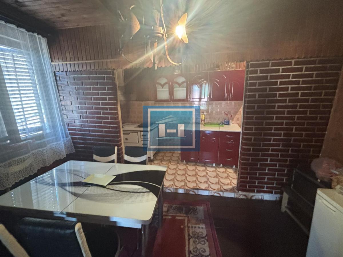 Prostrana kuca u centru Raznja 15