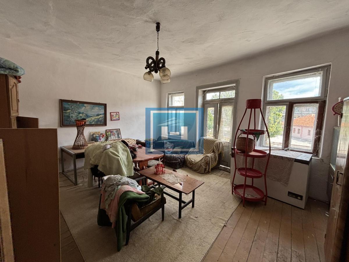 Prostrana kuca u centru Raznja 17